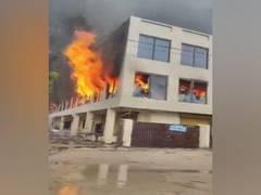 
      
      Delhi: Fire breaks out at textile factory in Bakkarwala
      
      