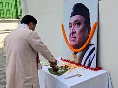 
      
      Union Minister Sonowal pay tribute to Bhupen Hazarika
      
      