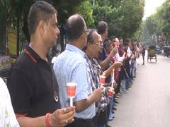 
      
      Kolkata medic rape-murder: People in Siliguri form human chain
      
      