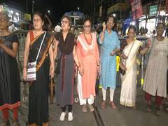 
      
      Protesters form human chain in Kolkata demanding justice 
      
      