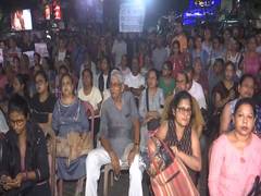 
      
      Crowd gathers at Jadavpur bus terminus to protest
      
      