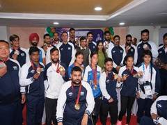 
      
      Mansukh Mandaviya felicitates India's Paralympic champions 
      
      