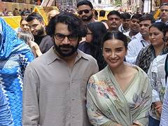 
      
      RajKummar Rao, Patralekhaa seek blessings at Lalbaugcha Raja
      
      