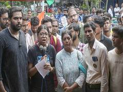 
      
      West Bengal Govt invites protesting doctors for talks at 5 pm
      
      