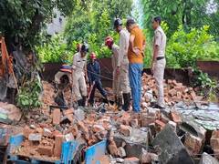 
      
      Delhi: 1 dead, 2 injured as building collapses in Nabi Karim area
      
      