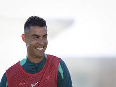 
      
      Ronaldo celebrates on reaching 1 billion social media followers
      
      