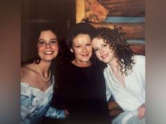 
      
      Nicole Kidman thanks fans for their support after mother's death
      
      