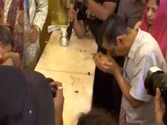 
      
      Delhi CM Arvind Kejriwal offers prayers at Hanuman temple
      
      