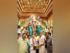 
      
      JP Nadda seeks blessings at Lalbaugcha Raja
      
      