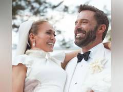 
      
      Jennifer Lopez, Ben Affleck reunite for family outing
      
      