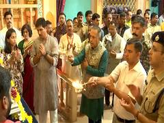 
      
      Pune: N S Raja Subramani performs maha aarti
      
      