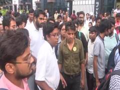 
      
      West Bengal CM to meet junior doctors today
      
      