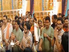 
      
      Aditya Thackeray visits Shrimant Bhausaheb Rangari Ganpati Mandal
      
      
