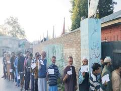 
      
      J-K records 26.72 pc turnout as of 11 am in first phase voting
      
      
