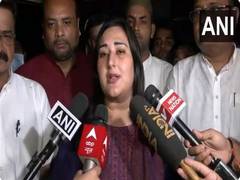 
      
      Four dead, over 14 injured in Karol Bagh building collapse...
      
      