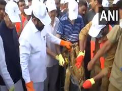 
      
      Eknath Shinde participates in 'Swachhata hi Seva' drive
      
      