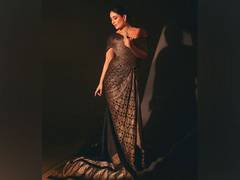 
      
      Kareena Kapoor Khan brings vintage glam in Banarasi saree 
      
      