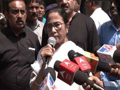 
      
      WB CM urges PM Modi for urgent action on Bengal floods
      
      