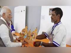 
      
      PM Modi buys artefact of Lord Jagannath, makes digital payment
      
      