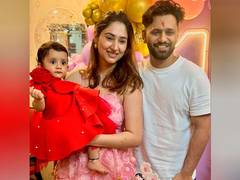 
      
      Rahul Vaidya, Disha Parmar celebrate 1st bday of their daughter
      
      