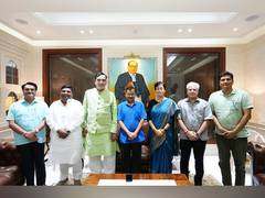 
      
      Atishi, AAP leaders arrive at Kejriwal's residence ahead of swearing-in ceremony
      
      