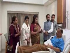 
      
      Shiv Sena MP Naresh Maske meets fireman who shot Badlapur accused
      
      
