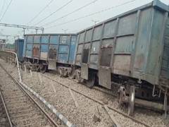 
      
      West Bengal: Goods train derails at new Maynaguri station 
      
      