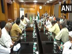 
      
      Shivraj Singh Chouhan chairs meeting with leaders of several farm
      
      