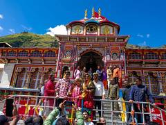 
      
      Urvashi Rautela visits Char Dham
      
      