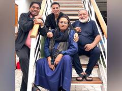 
      
      'Housefull 5': Akshay, Johny Lever, Ranjeet pose together in pic
      
      