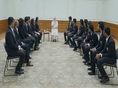 
      
      PM Modi meets and congratulates Chess Olympiad winning team
      
      