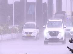 
      
      TN: Heavy rain lashes Chennai, leaving many places waterlogged
      
      