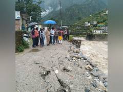 
      
      Heavy rainfall engulfs Shimla as IMD issues yellow alert 
      
      