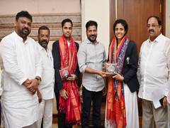 
      
      Telangana CM felicitates Chess Olympiad gold medalists
      
      