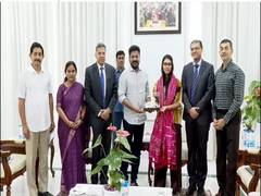 
      
      HCL Technologies chairperson Roshni Nadar meets Telangana CM
      
      
