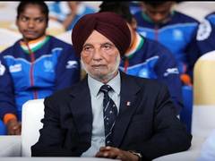 
      
      Hockey legends reminisce as sport returns to national capital
      
      