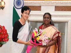 
      
      Delhi CM Atishi meets President Droupadi Murmu
      
      