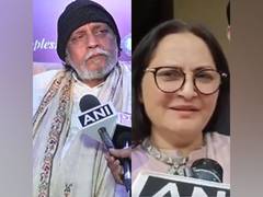 
      
      Jaya Prada congratulates Mithun Chakraborty
      
      