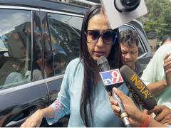 
      
      Kashmera Shah arrives at hospital to check on Govinda post-gunsho
      
      