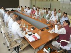
      
      MP: Congress MLAs, LoP call on CM Mohan Yadav at CM house
      
      
