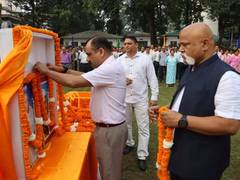 
      
      DGP Uttarakhand pays tribute to Mahatma Gandhi, Shastri
      
      