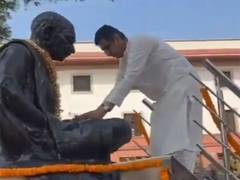 
      
      CJI Chandrachud pays tributes to Gandhi, Shastri
      
      