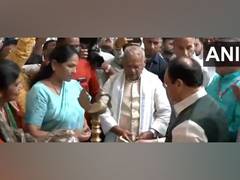 
      
      Union Ministers pay floral tribute to Mahatma Gandhi  
      
      