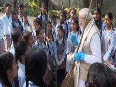 
      
      PM Modi interacts with students during Swachhata Abhiyaan
      
      