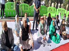 
      
      Governor Shiv Pratap Shukla pays tribute to Mahatma Gandhi 
      
      