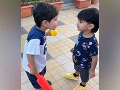 
      
      Kareena Kapoor shares candid picture of Jeh
      
      