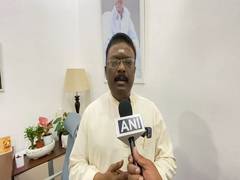 
      
      BRS' Dasoju Sravan slams Konda Surekha over derogatory remarks
      
      