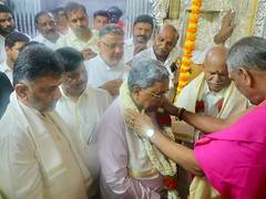 
      
      Karnataka CM offers puja in Chamundeshwari temple
      
      