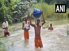 
      
      Bihar: Flood situation grim; locals in Muzaffarpur displaced
      
      