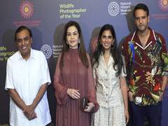 
      
      Nita Ambani, Mukesh Ambani arrive at NMACC 
      
      
